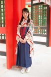 《花牌情缘》曝片场照 广濑丝丝留长发称有女人味