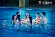 恐怖游泳館