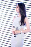 高圓圓穿銀色連衣裙秀身材 溫婉動人仙氣十足
