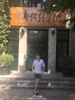 胡靜重返母校變清純學(xué)生 感懷：夢(mèng)想開始的地方