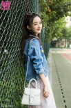 赵丽颖美艳户外封面时尚写真 身姿窈窕笑容甜美