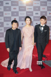 《山河故人》主创亮相 贾樟柯赵涛董子健挥手致意