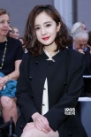 杨幂刘诗诗巴黎时装周比美 甜美、优雅各领风骚