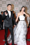 闭幕影片《喊山》主创亮相 郎月婷抹胸裙优雅迷人