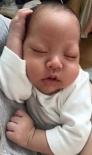 徐若瑄產(chǎn)后首度抱兒子現(xiàn)身街頭 雙腿略顯粗壯