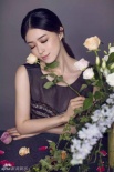 蔣欣優(yōu)雅寫真風(fēng)韻十足 花叢中秀完美身材曲線