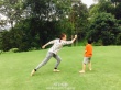 胡靜豪宅外景曝光似世外桃源 與兒子草坪玩格斗