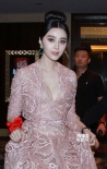 貴妃附體！范冰冰穿華麗深V禮服驚艷 美胸傲人