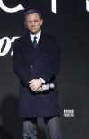 《007：幽灵党》首映 克雷格合影粉丝燃爆全场