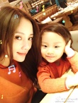 李小璐晒与甜馨白兔母女装 合影TFBOYS直呼太帅