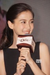 Angelababy撈金分享婚后甜蜜 嘟嘴賣萌擺可愛POSE