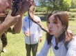 柳岩与蟒蛇嘴对嘴玩亲亲 网友：想当那条蛇被吻