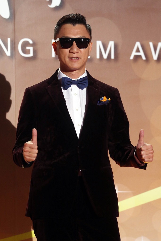 高圆圆亮相大钟奖红毯展女神范儿 孙红雷酷劲足