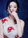 劉亦菲封面大片曝光 烈焰紅唇秀香肩誘惑撩人