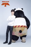 《功夫熊猫3》新预告 鹿晗唱推广曲与阿宝背靠背