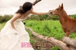 張歆藝宮廷風(fēng)時(shí)尚大片顯妖嬈 盡展酥胸露美腿