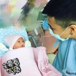 歐弟抱著新生女兒打游戲：歐爸開啟宅男模式了