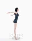 姚晨曼妙身姿登杂志开年封面 长腿红唇婀娜多姿