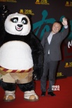 导演滕华涛助阵百合奖 与“功夫熊猫”阿宝合影