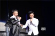 羽泉圣诞演唱会爆满 白百何坐轮椅出席现场表白