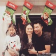 李小鹏宣布老婆怀二胎 奥莉摸妈妈孕肚一脸兴奋