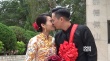 胡杏儿大婚穿中式礼服 与老公当众亲吻幸福甜蜜