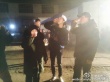 影版《盗墓笔记》杀青 鹿晗开香槟井柏然合影留念