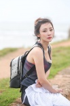 柳岩海滩“烈日瑜伽”秀身材 斯里兰卡陪伴父母