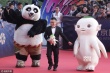 导演许诚毅亮相北影节红毯 胡巴阿宝随行狂卖萌