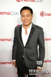 《惊天魔盗团2》亮相CinemaCon “卷毛”等现身