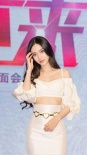 baby身著白色魚(yú)尾裙出席活動(dòng) 宛若美艷人魚(yú)公主