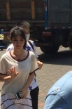 柳岩《路过》片场 与岳云鹏晒“情侣照”如少女
