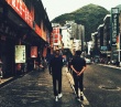 老干部下山！李东学新片《勇士》游访泸定桥