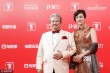 洪金宝携娇妻高丽虹亮相 两人红毯牵手秀恩爱