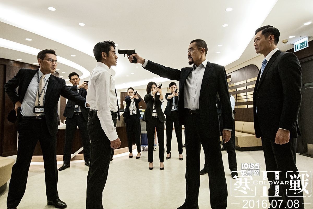 梁家辉郭富城再对峙 显示 此次发布的全阵容海报《寒战2》13位主演