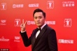《追兇者也》眾主創(chuàng)亮相 劉燁西裝革履不忘賣萌