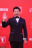 東京國際電影節(jié)影帝登場！王景春帥氣亮相紅毯