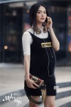 姚晨街拍霸气“炫腹”  引领孕期气质时尚潮流