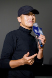 《寒战2》周润发突袭钻石山引轰动 与粉丝玩自拍