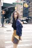 林允美国街拍首次曝光 清凉时尚LOOK大秀美腿