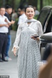 仙女下凡！刘嘉玲、徐娇扮相典雅街头成功吸睛