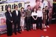 謝霆鋒亮相《瘋狂小事》首映紅毯 贊陳偉霆認真