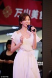 林志玲深圳着白裙卖萌捞金 小动作不断少女心十足