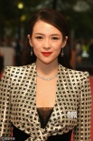 《最佳密友》首映禮：章子怡為影迷簽名秀婚戒