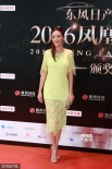 蔡少芬深V露乳沟 应采儿蕾丝裙美艳王鸥秀美背