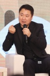 青年電影人應警惕資本綁架 拒絕豢養(yǎng)及掛名監(jiān)制