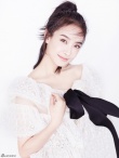 宋茜拍写真前凸后翘秀美背 性感红唇显攻气甜美