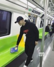 黄晓明徐静蕾也在地铁“丢”书了，你捡到了吗？