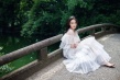 輕紗包裹雪膚 張馨予寫真綠林叢中點腳似仙女
