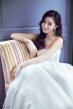 文咏珊身披抹胸鱼尾婚纱 大秀美丽锁骨性感迷人